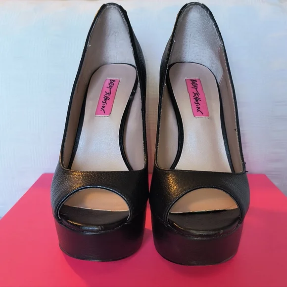 Betsy Johnson 'Sita' Pump Black Leather 6.5 M - Picture 7 of 8